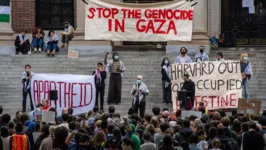 Estudantes se reúne na Universidade de Harvard para mostrar seu apoio aos palestinos em Gaza