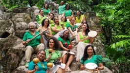 Grupos de carimbó se apresentam em festival de música.