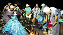 Ela mora no mar! Axé, Iemanjá! Suas ondas sagradas carregam a esperança e a proteção aos filhos do mar.