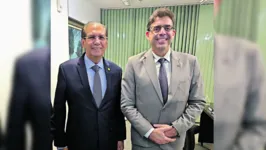 O senador Jader Barbalho com o diretor do DNIT, Erick Moura.