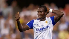 Raphael Dwamena, atacante ganês de 28 anos, morreu neste sábado, durante partida pelo Campeonato Albanês.