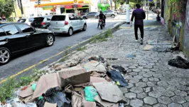 Calçada tomada por lixo na Pedreira. Além de cobrar o poder público, população também pode ajudar a manter a cidade limpa