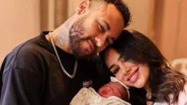 Neymar e Bruna publicam pela primeira vez fotos com a filha Mavie