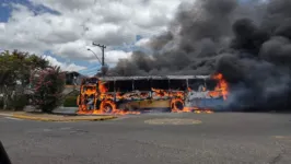 Ônibus incendiado por traficantes do RJ