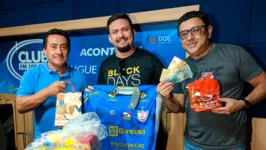 Momento da entrega da premiação do Placar do Jogo, resultado de Fluminense 2 x 1 Boca Juniors pela final da Libertadores