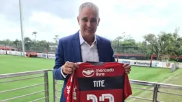 Após apresentação oficial, no Ninho do Urubu, Tite comanda primeiro treino na tarde desta terça (10)