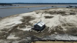 As mudanças causadas pela estiagem são notadas nas principais praias de Alter do Chão.