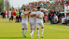 Jogadores e torcida festejam primeiro título da história do Canaã, o Falcão do Norte.