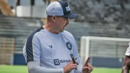 Técnico Ricardo Catalá, no comando do Remo durante a Série C de 2023.