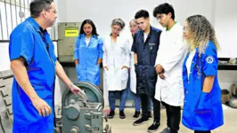 Cursos técnicos qualificam trabalhadores para atuar diretamente no setor industrial