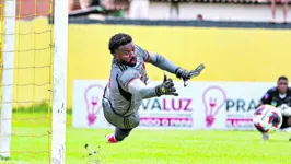 Goleiro experiente chamou a responsabilidade para si e assumiu o protagonismo no time