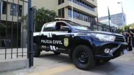 Polícia prendeu estagiários e servidores públicos envolvidos no esquema.