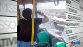 Ato extremo: mulher quebrou a janela do ônibus sem refrigeração no Rio