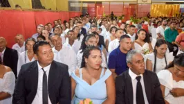 O Casamento ocorreu no ginásio esportivo da Escola Aloysio Chaves.