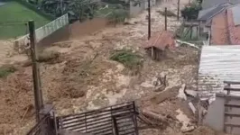 Avalanche de lama na rua de Blumenau