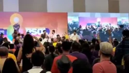 Militantes do PSOL brigaram em palco da convenção nacional do partido