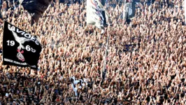 Torcedores do Corinthians lamentaram a postagem feira pelo clube nas redes sociais.