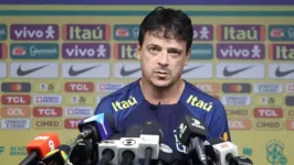 Na coletiva pré-jogo, Fernando Diniz disse esperar um jogo aberto contra o Uruguai, por conta do estilo do técnico Marcelo Bielsa.