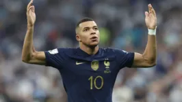 Já classificada, a França de Kylian Mbappé enfrenta a Grècia, fora de casa, tentando manter os 100% de aproveitamento nas Eliminatórias da Euro.