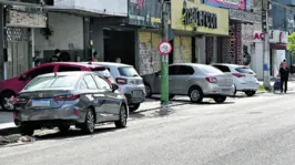 Flagrantes de carros estacionados irregularmente nas ruas de Belém. Cenas são diárias