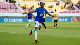 Estevão comemora um dos dois gols que marcou na vitória do Brasil por 3 a 1 contra o Equador, nesta segunda-feira (20).