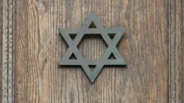 A estrela de Davi é considerada um dos símbolos da religião judaica.