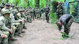 Militares do 2º Batalhão de Infantaria de Selva deram instruções sobre sobrevivência na selva e os norte-americanos também puderam experimentar iguarias regionais.