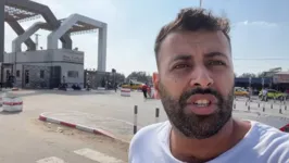 Hassan Rabee é um dos que aguardam passagem pela fronteira da Faixa de Gaza com o Egito