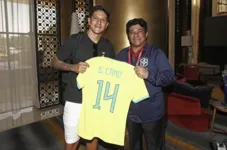 O sonho de muitos brasileiros é ver Cano com a camisa da seleção brasileira.