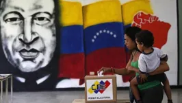 Visando as eleições de 2024, Venezuelanos escolhem quem fará oposição a Nicolás Maduro.