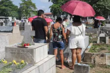 Imagem ilustrativa da notícia Finados: veja fotos da movimentação nos cemitérios de Belém