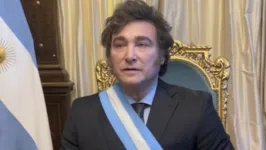 Javier Milei tomou posse como presidente da Argentina no último domingo (10)