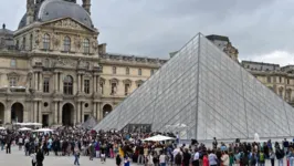 Imagem ilustrativa da notícia Museu do Louvre é evacuado e após ameaça de bomba