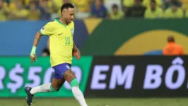 Atacante Neymar comemorando gol em Belém