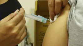 Grupos prioritários estão definidos. Vacinas protegem contra três tipos de vírus