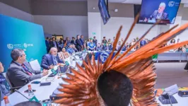 Lula em mesa de debates na COP28