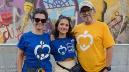 Sandra Annenberg e a família na parada LGBT+ de São Paulo