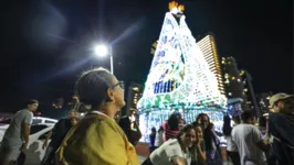As luzes que formaram a santa foram ligadas na avenida Doca de Souza Franco.