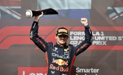 Holandês vence a prova e segue na ponta da F1