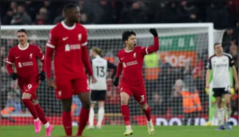 Liverpool arranca empate com City em clássico pela liderança