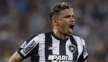 Tiquinho Soares, do Botafogo, é eleito melhor jogador do