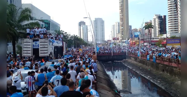 Imagem ilustrativa da notícia Dia de festa! Delegação do Paysandu chega na Doca