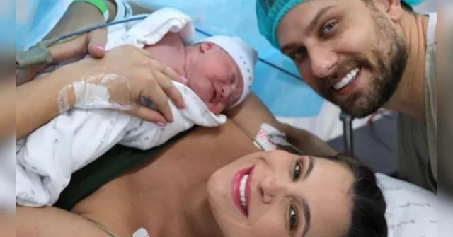 Imagem ilustrativa da notícia Ex-BBB's Kamilla e Eliéser comemoram nascimento da filha