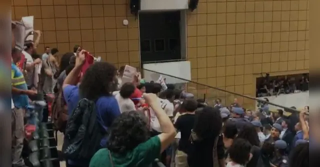 Imagem ilustrativa da notícia Protesto na Alesp termina com prisões e intervenção da PM