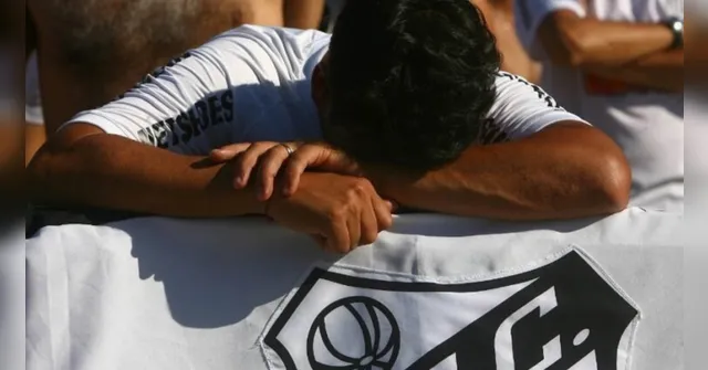Imagem ilustrativa da notícia Santos não está sozinho: veja outros clubes que já caíram