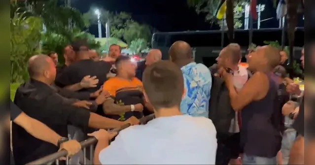 Imagem ilustrativa da notícia Vídeo: Corinthians enfrenta tumulto após eliminação na Sula