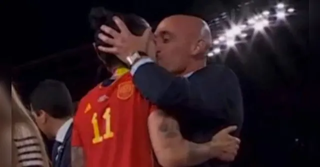 Imagem ilustrativa da notícia Jenni Hermoso rompe silêncio sobre beijo forçado de Rubiales