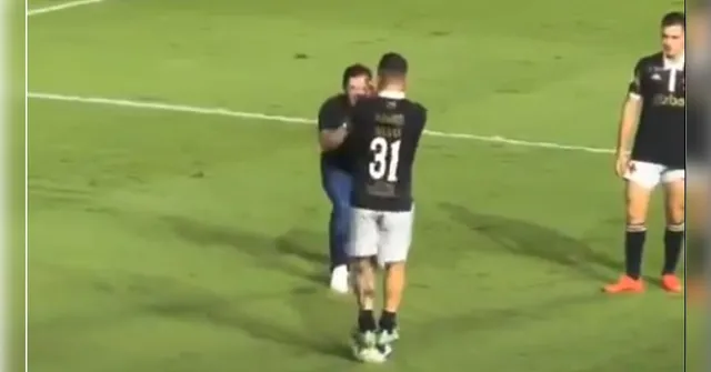 Imagem ilustrativa da notícia Jogadores do Vasco provocam Soteldo subindo na bola