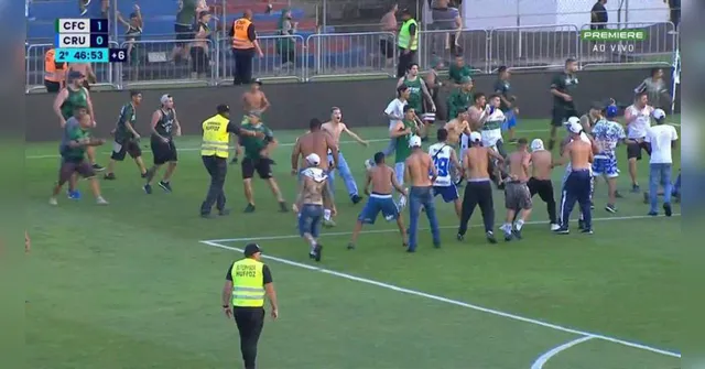 Imagem ilustrativa da notícia Vídeo: briga entre torcedores interrompe Coritiba x Cruzeiro