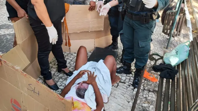 Imagem ilustrativa da notícia Vídeo: Mulher dá à luz na Praça da República em Belém